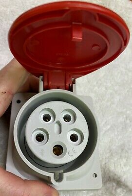 LEGRAND Industrial Socket: PANEL MTG SOC.415VAC 32A3P N E PART NO.057624